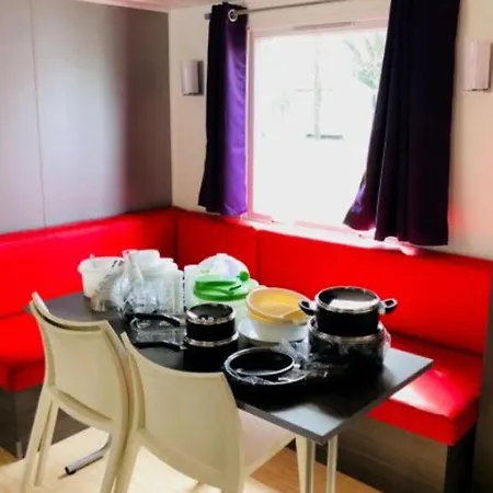 Campingplatz Spacieux Mobil-home 3 Avec Terrasse - Api-1-52-444 *