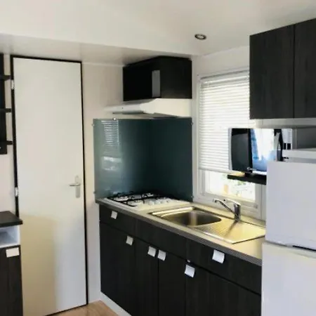 Camping Spacieux Mobil-home 3 Avec Terrasse - Api-1-52-444 *