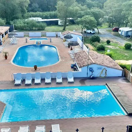 Spacieux Mobil-home 3 Avec Terrasse - Api-1-52-444 *