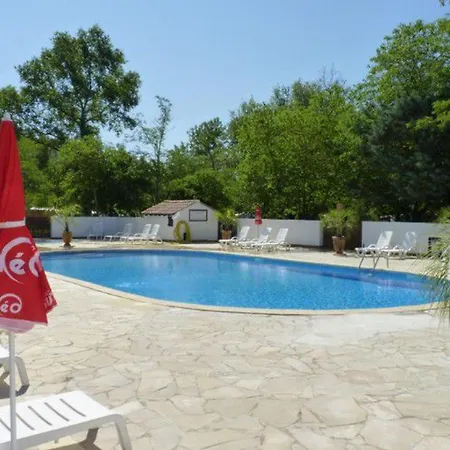 Spacieux Mobil-home 3 Avec Terrasse - Api-1-52-444 Camping *