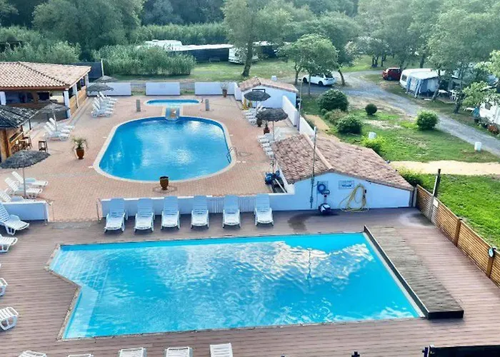 Spacieux Mobil-home 3 Avec Terrasse - Api-1-52-444 *